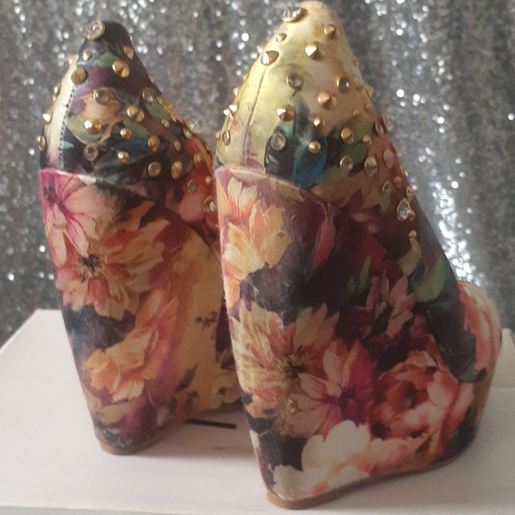 Wedges shoes and purse - Picture 2 of 3